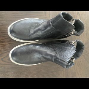 new Kenneth Cole New York sz 5 1/2 leather boots